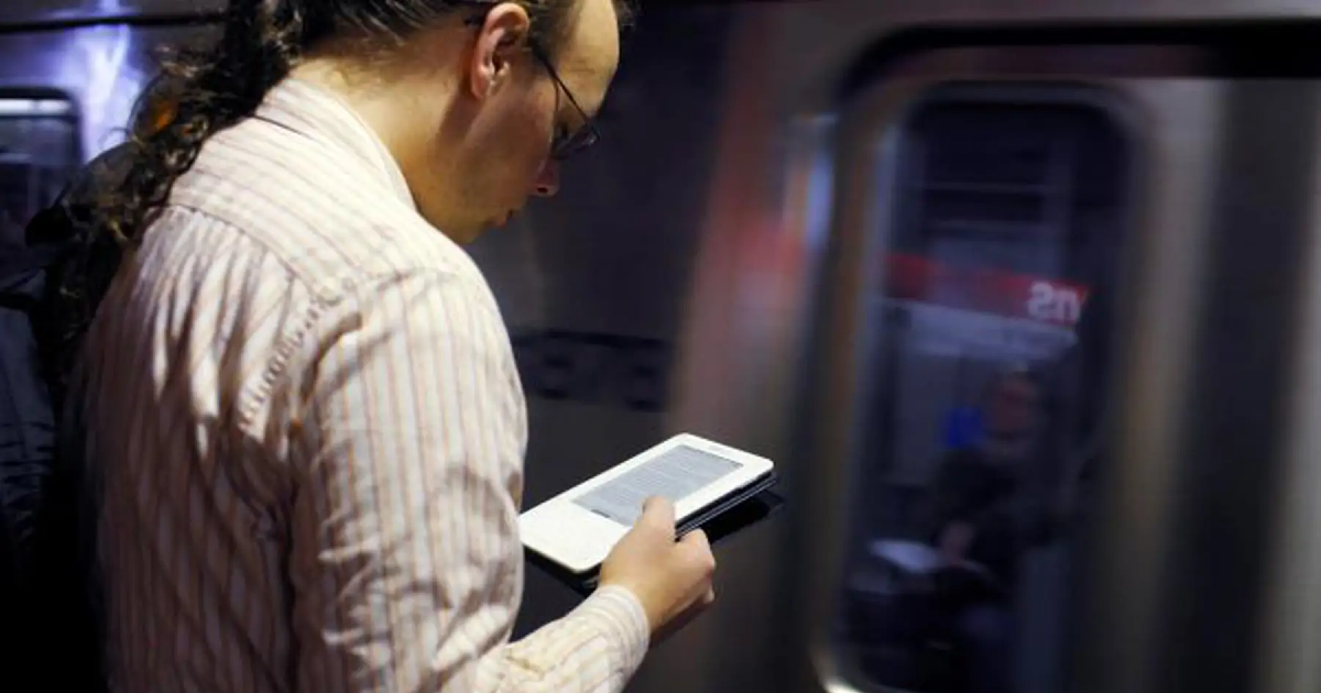Reviewing Notes While Commuting What Are The Benefits Of Reading While Commuting? | GRIT